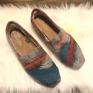 NWT Toms Woman’s shoes size 9.5
